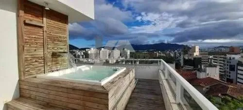 282 m² top-floor home with 3 bedrooms and terrace