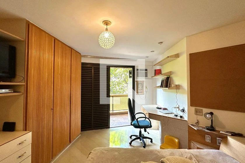 Duplex apartment with 3 en-suite bedrooms and laundry — photo 32