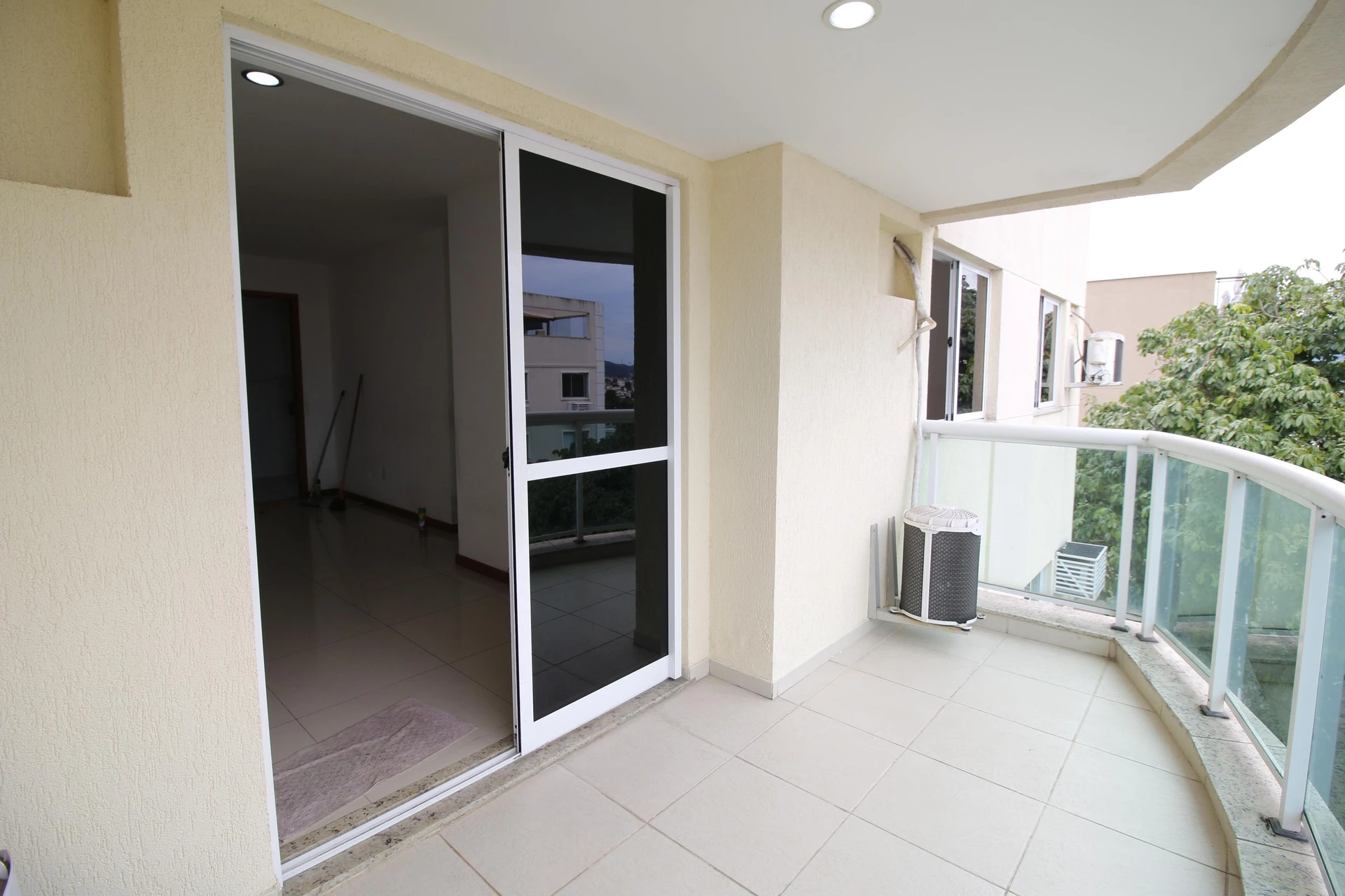 Unfurnished apartment with 2 bedrooms and a balcony