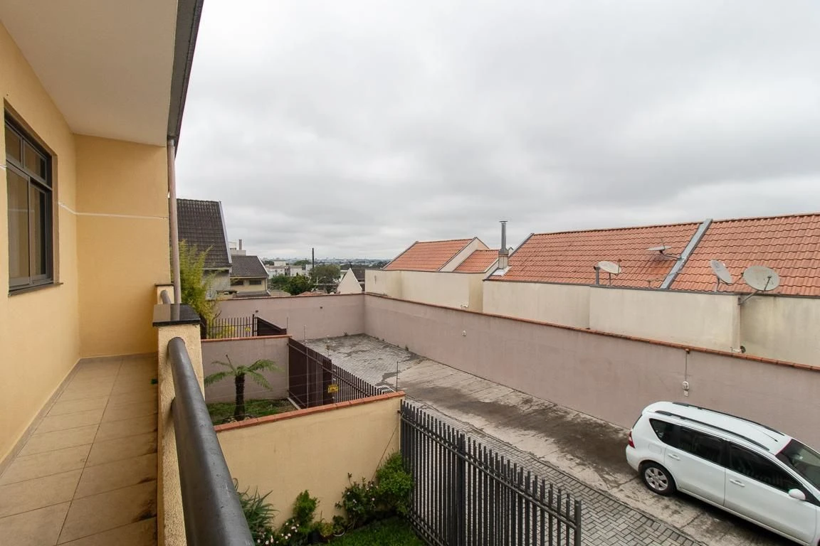 3-bedroom house with a bathtub in Curitiba — photo 36