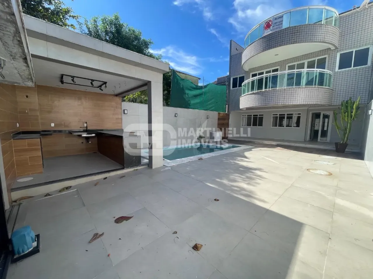 House with 4 bedrooms and 5 bathrooms and a separate kitchen — photo 6