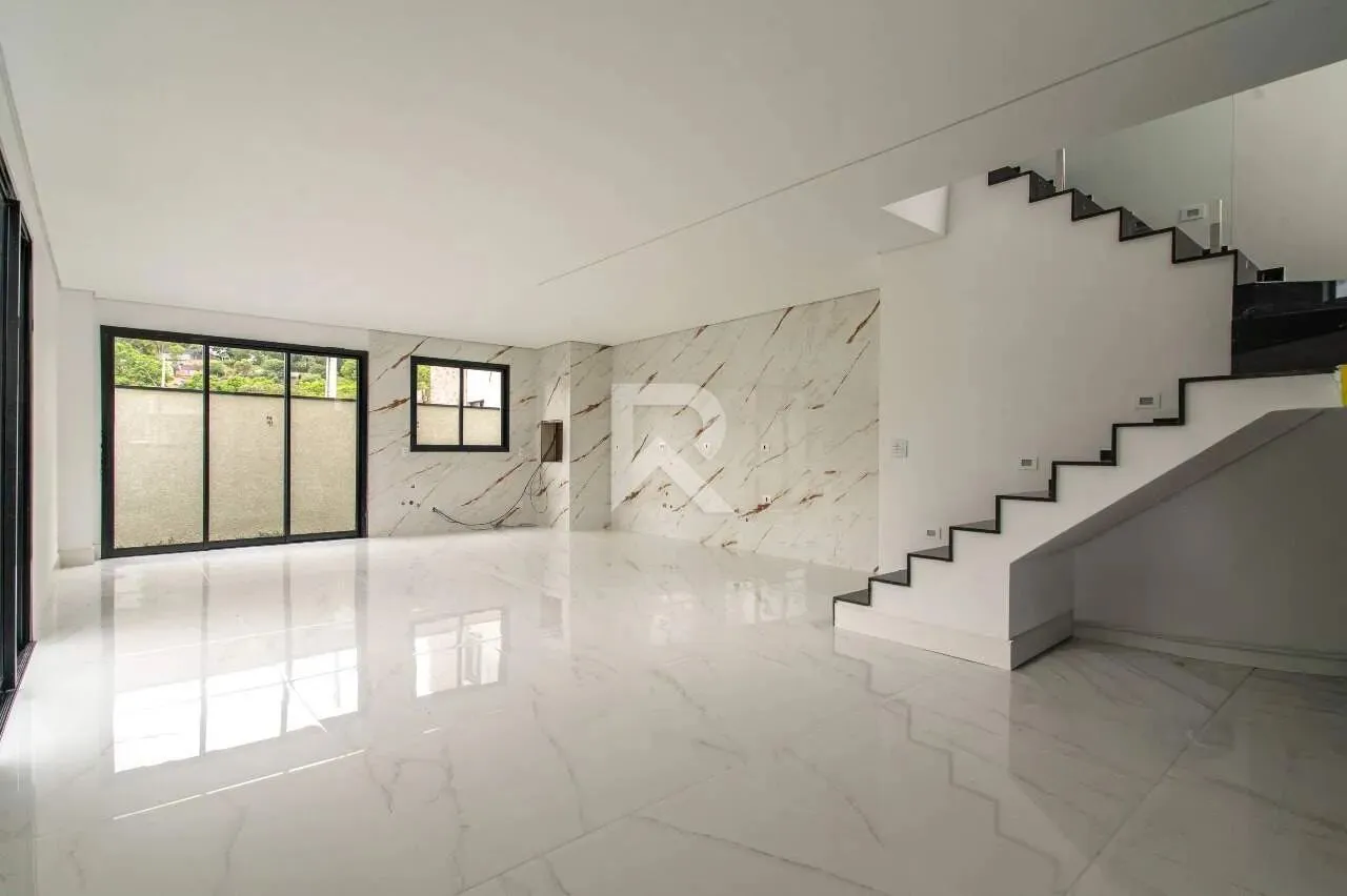 Two-level house with 3 en-suite bedrooms and 2 spots — photo 5