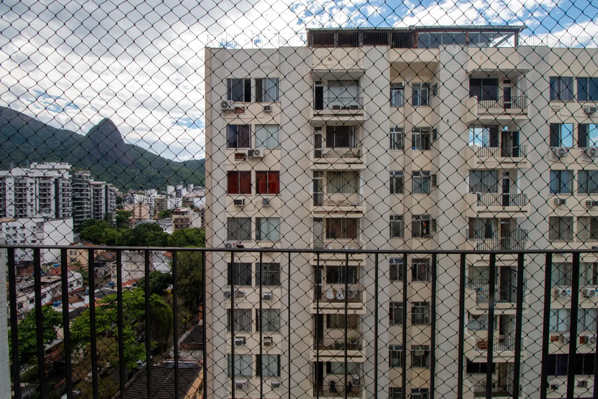 68 m² apartment with a washing machine and a mountain view — photo 9