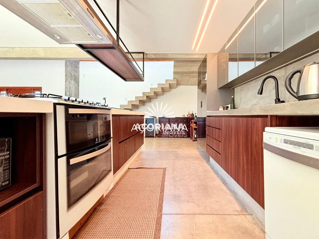 House with open-plan kitchen and 5 bedrooms over 558 m² — photo 64