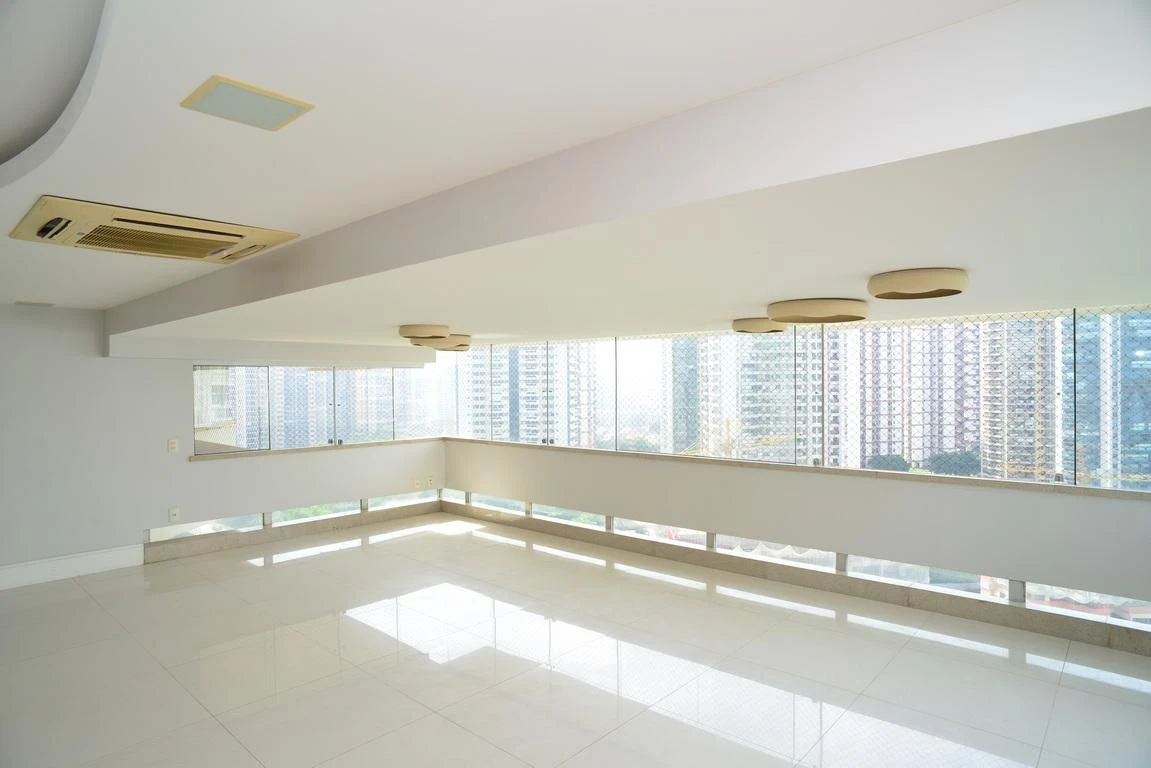 Ванна та 4 спальні: квартира 300 м² — photo 17