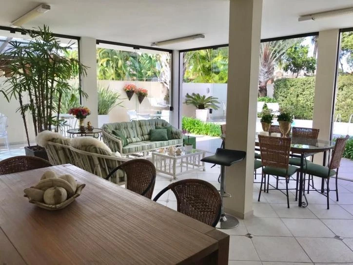 Casa de 4 quartos com espaço de home office, Jurerê