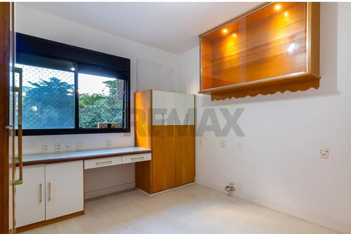 217 m² apartment with 4 bedrooms and balcony BBQ — photo 17