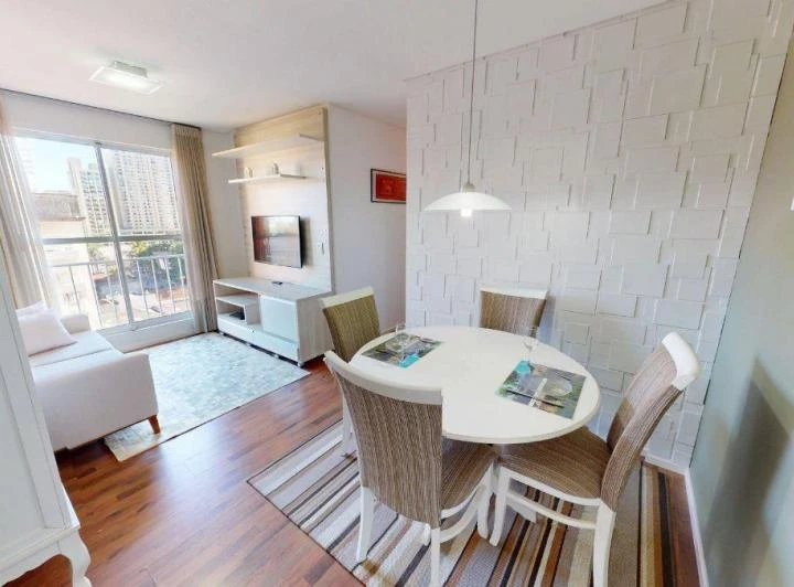 Furnished 2-bedroom apartment with covered parking