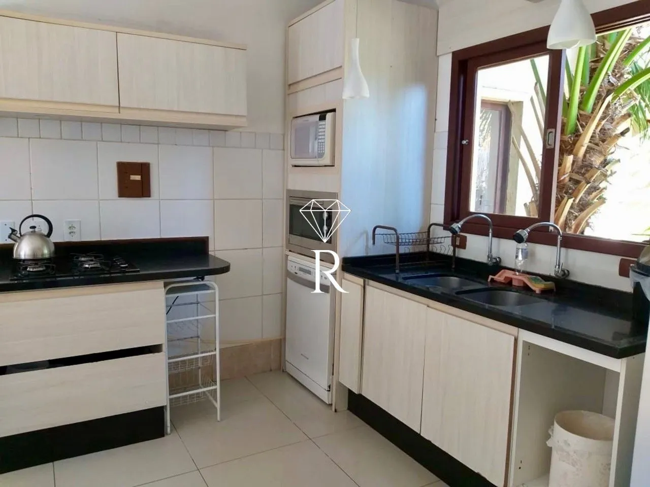 Casa de 6 dormitorios con balcón y parrilla — photo 7