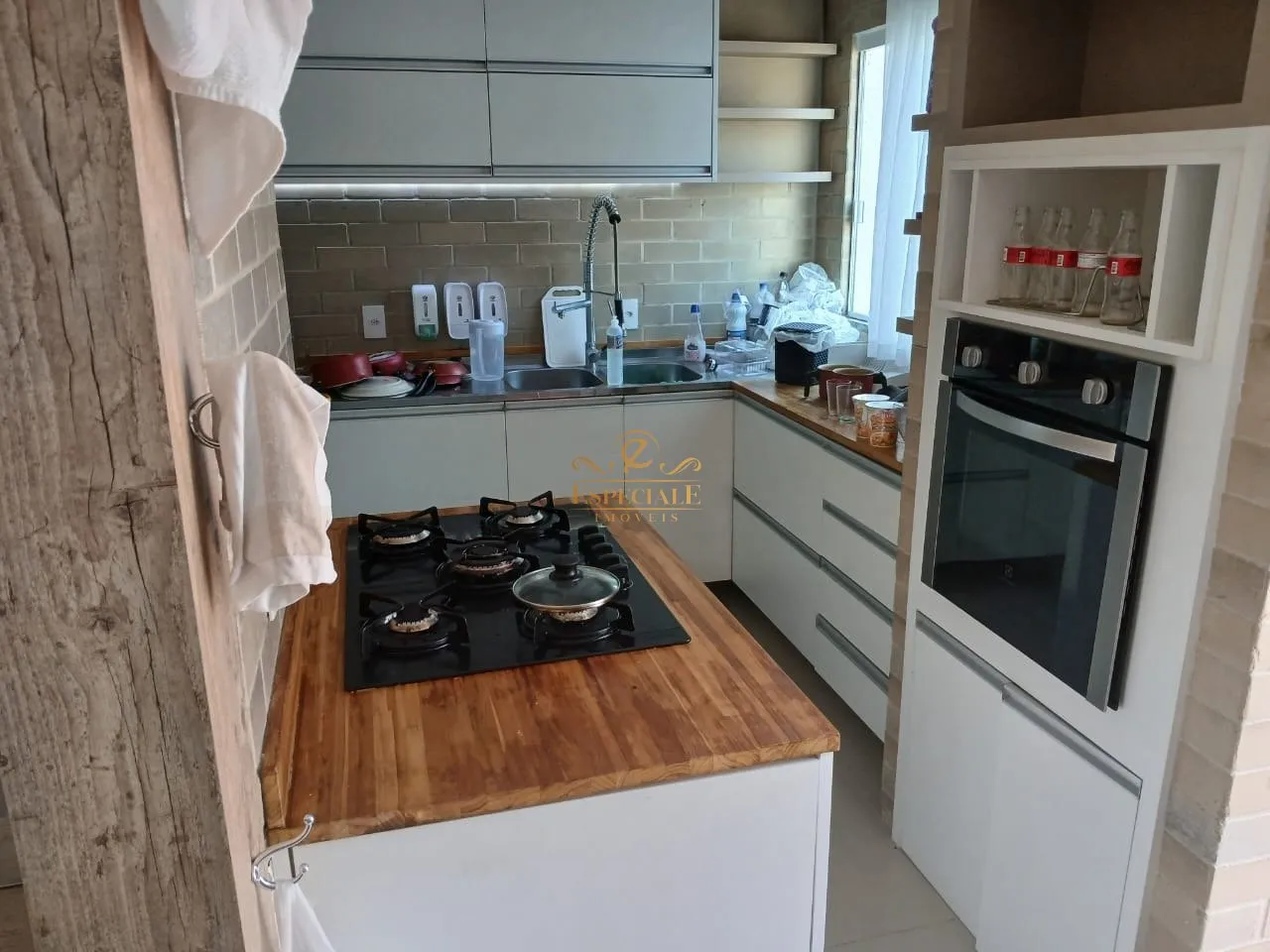Furnished townhouse with open-plan gas kitchen and 3 bedrooms