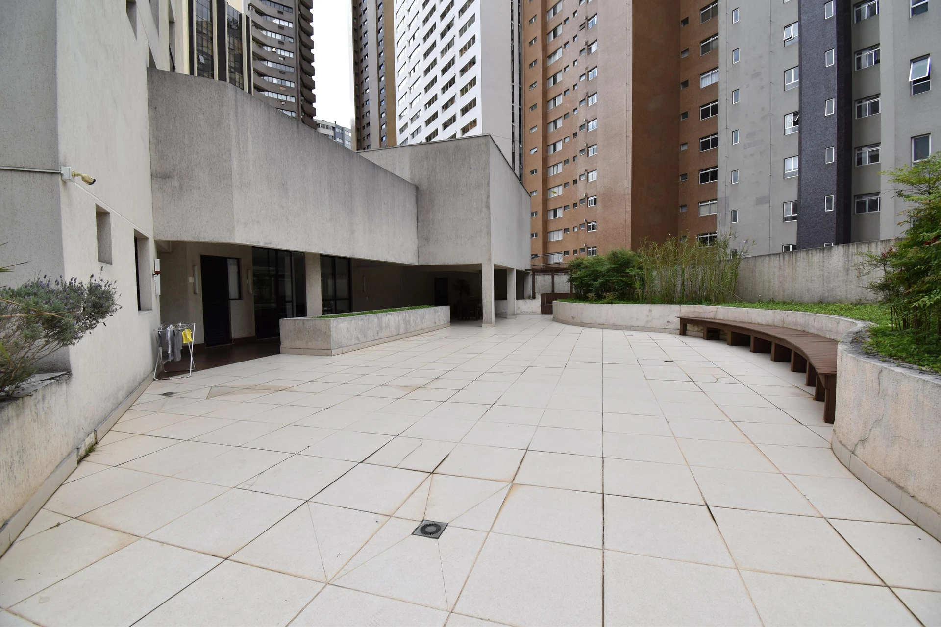 Furnished apartment, 48 m², with a glass-enclosed balcony — photo 34