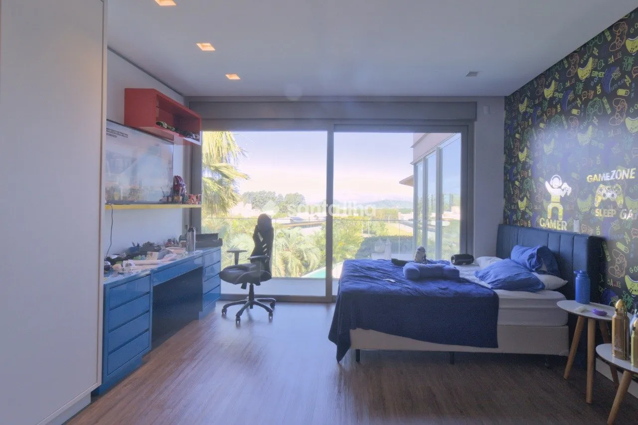 House with 6 en-suite bedrooms and 8 bathrooms, 1350 m² — photo 45