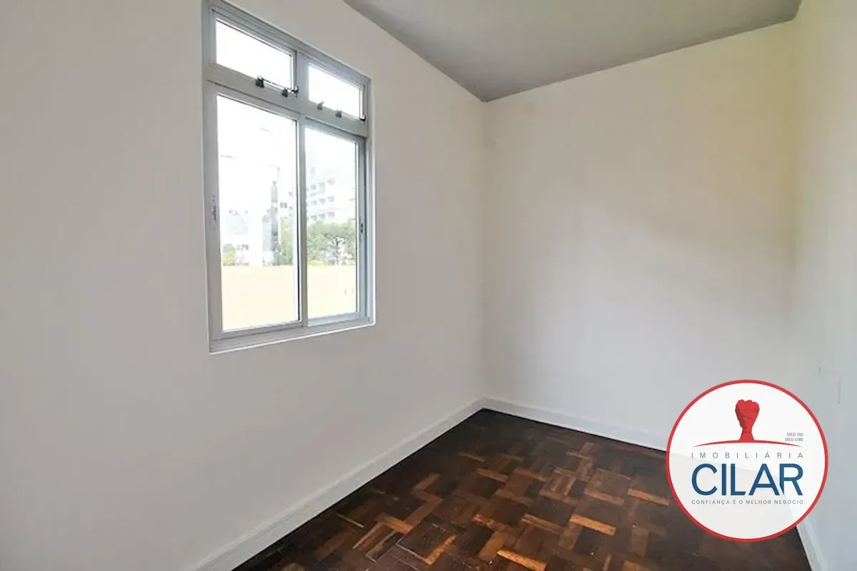3-bedroom apartment with wood or laminate floors in Curitiba — photo 15
