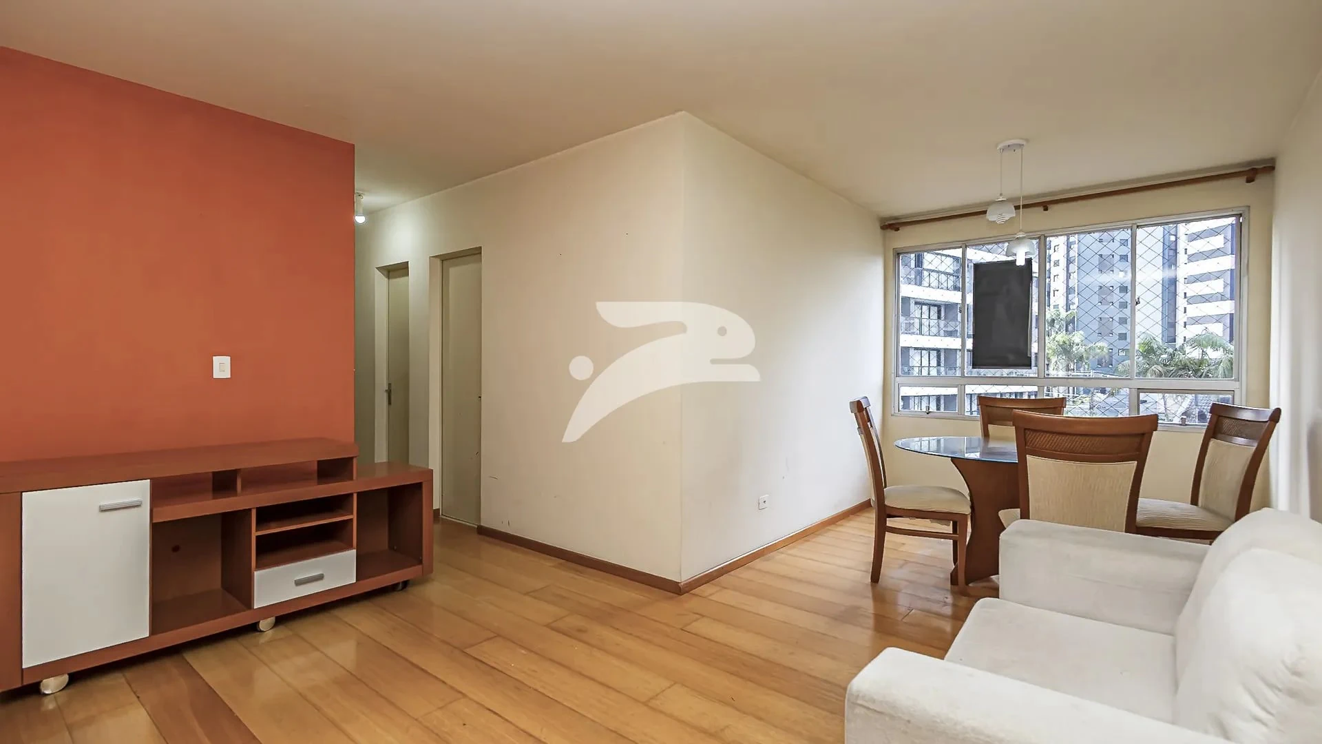 3-bedroom apartment with wood or laminate floors in Curitiba