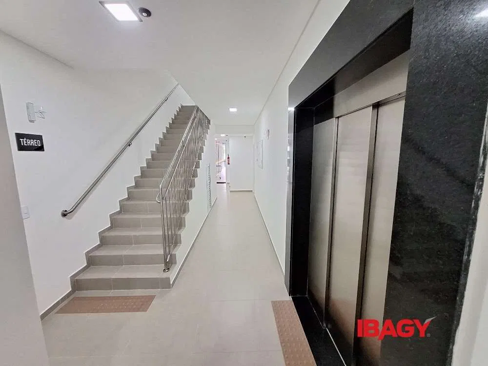 2-bedroom apartment with 2 bathrooms and parking — photo 11
