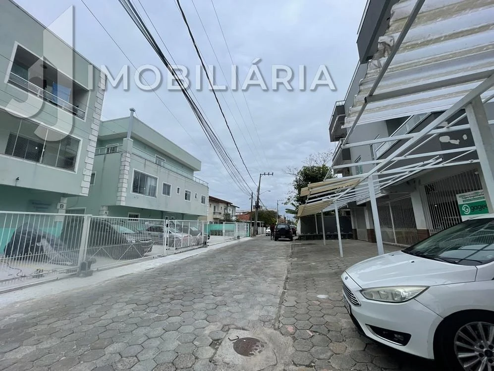 Glass-enclosed balcony in a 3-bedroom apartment, 90 m² — photo 22