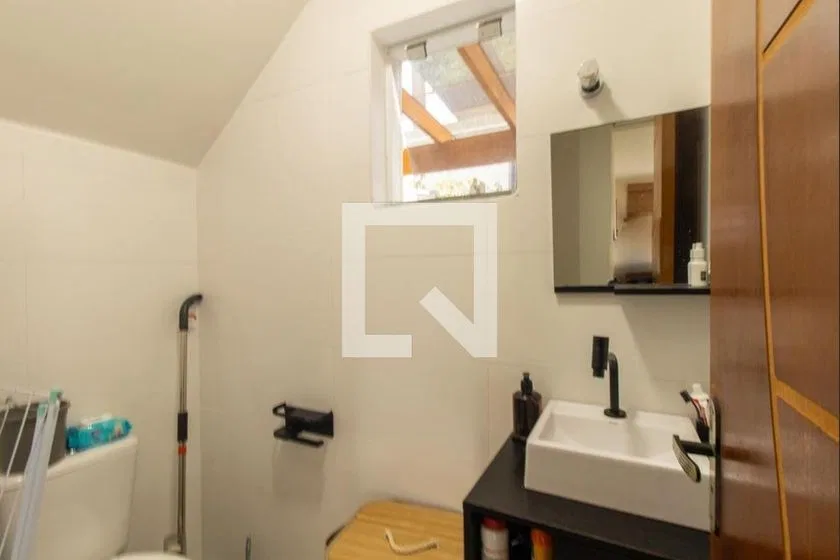Furnished 2-bedroom house with 1 en-suite and private yard — photo 21
