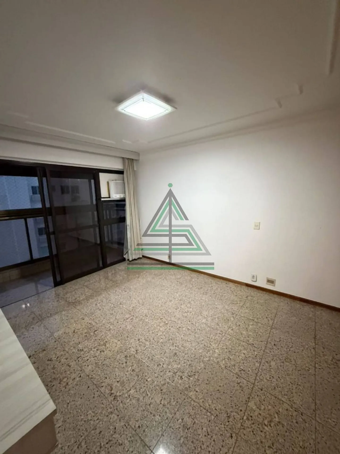 Apartment on the 21st floor with a home office — photo 12