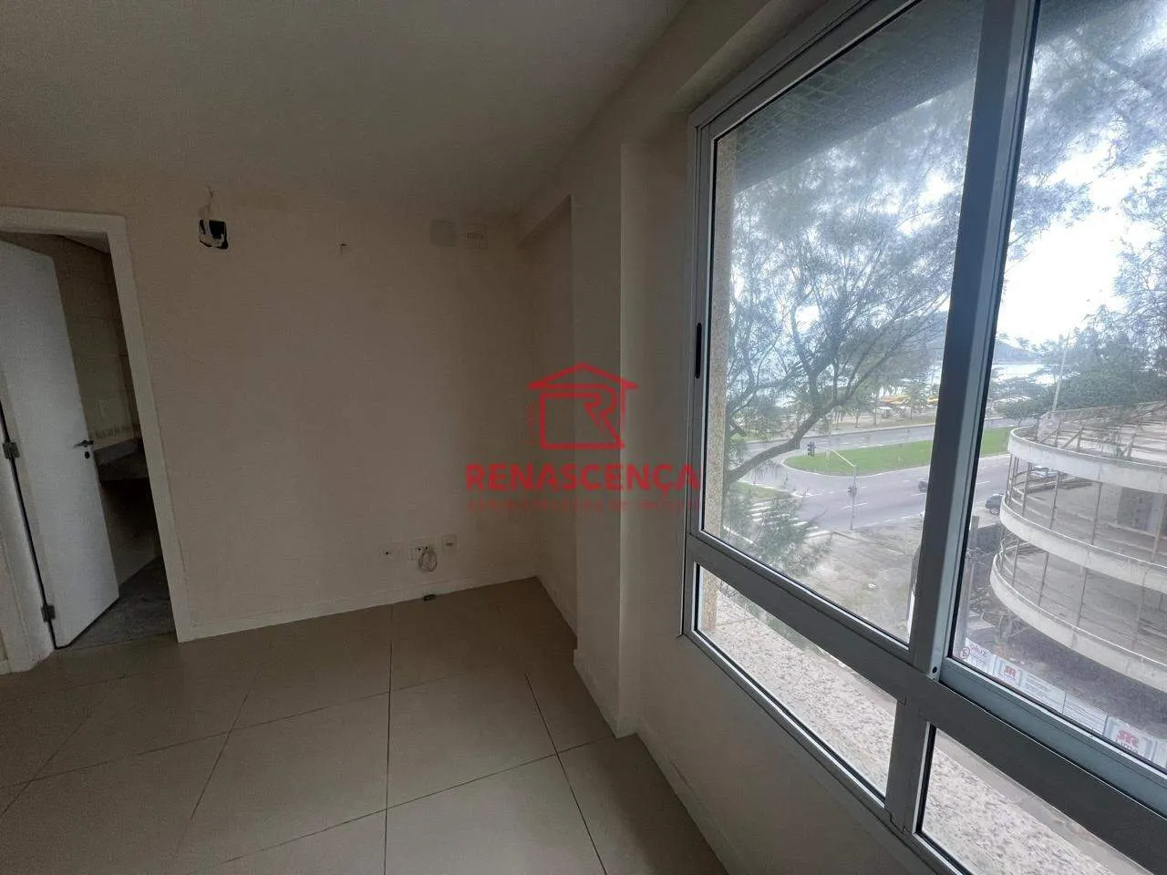 5-bedroom apartment in a building with a gym — photo 16
