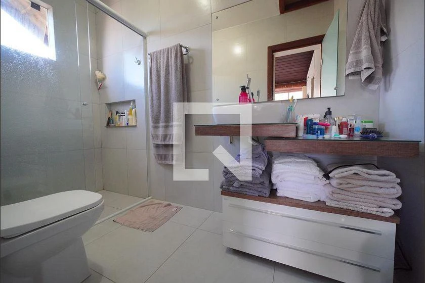 Walk-in closet in a 3-bedroom house, 225 m² — photo 11