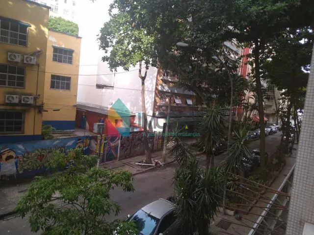 Furnished 3-bedroom apartment with a balcony — photo 19