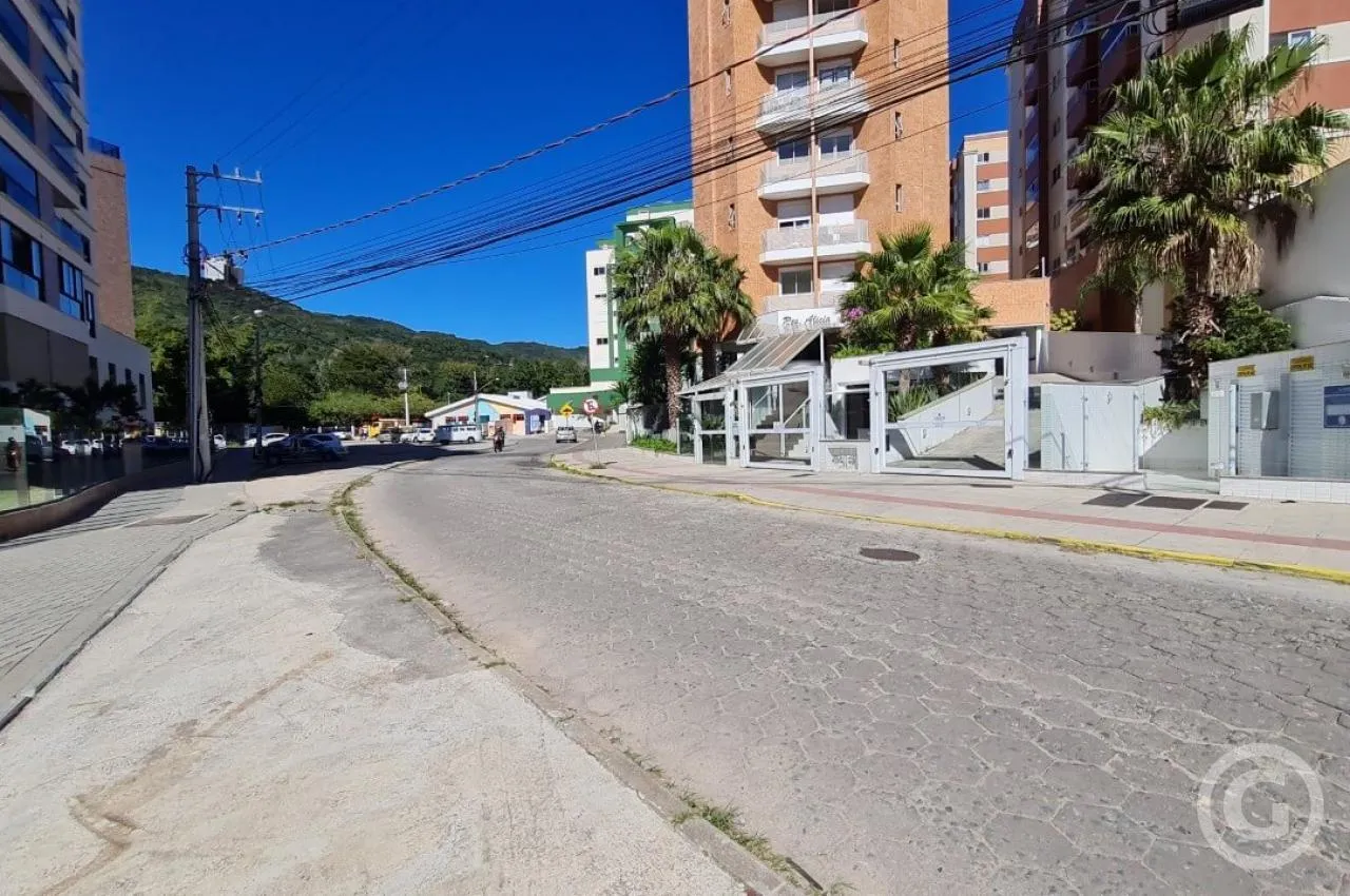 Furnished 82 m² apartment with mountain views — photo 18