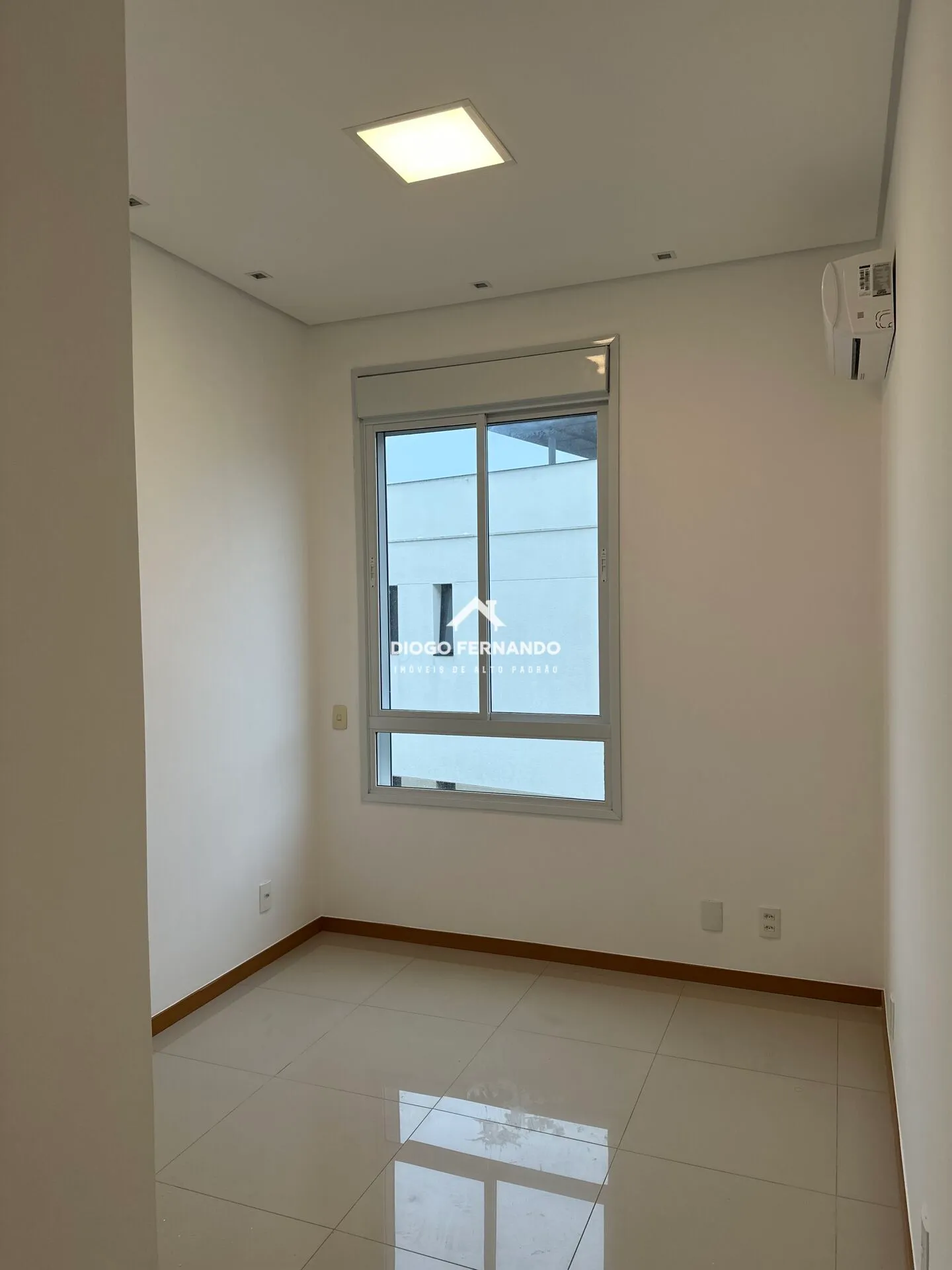 2-bedroom apartment with a glass-enclosed balcony — photo 29