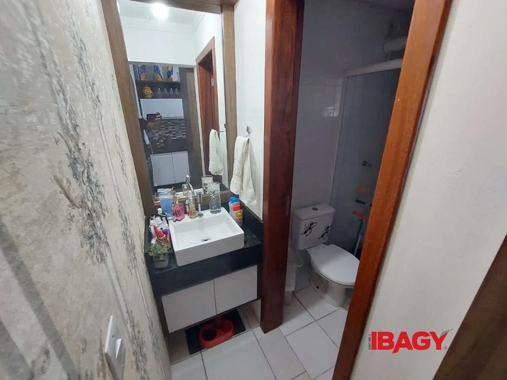 2-bedroom house with a washing machine — photo 18