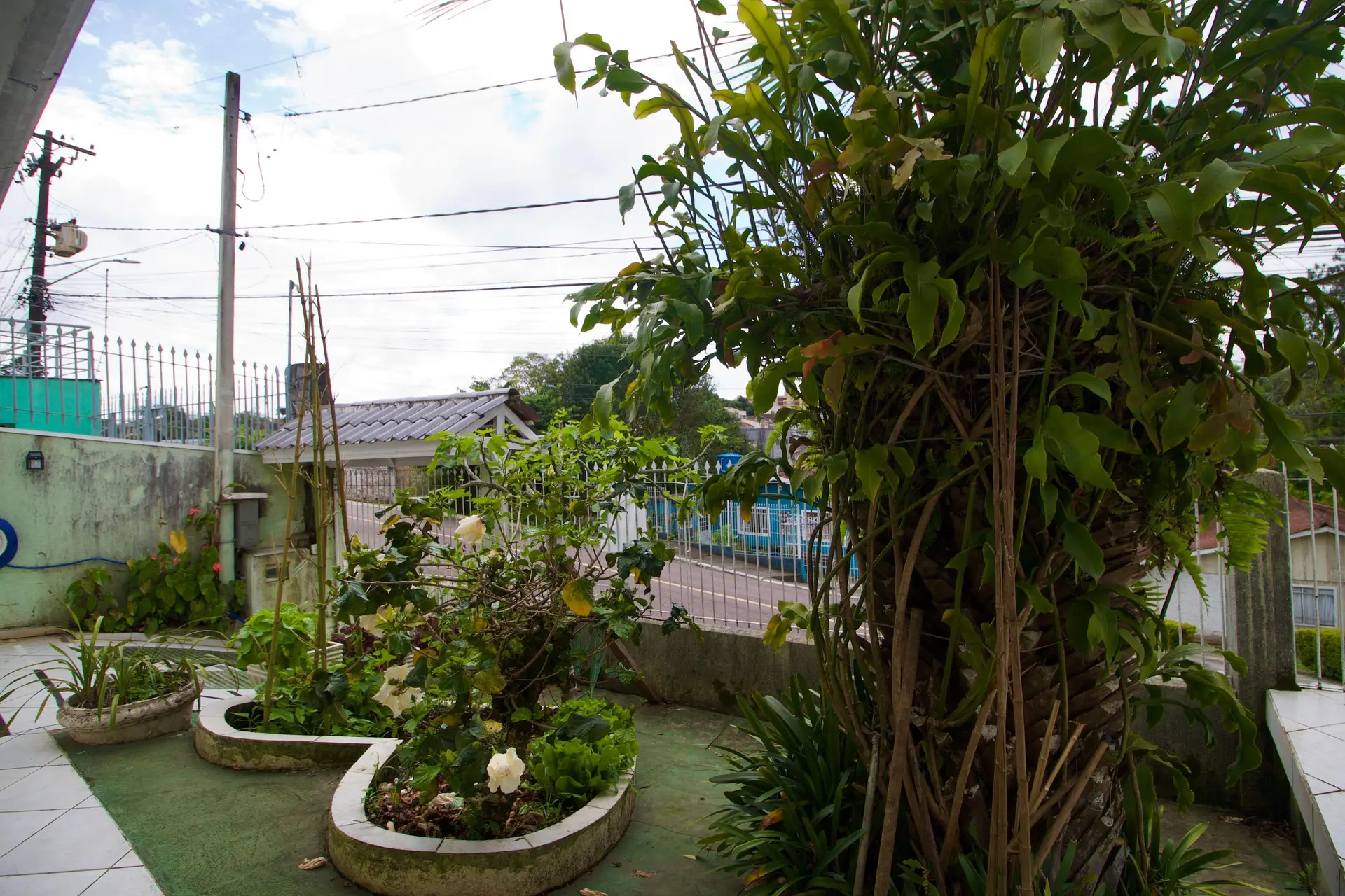 360 m² house with a home office and a garden — photo 44