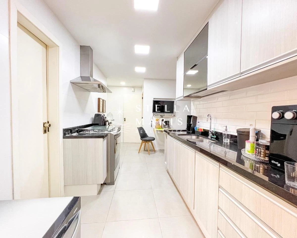 208 m² apartment with 3 bedrooms and 4 parking spots — photo 25