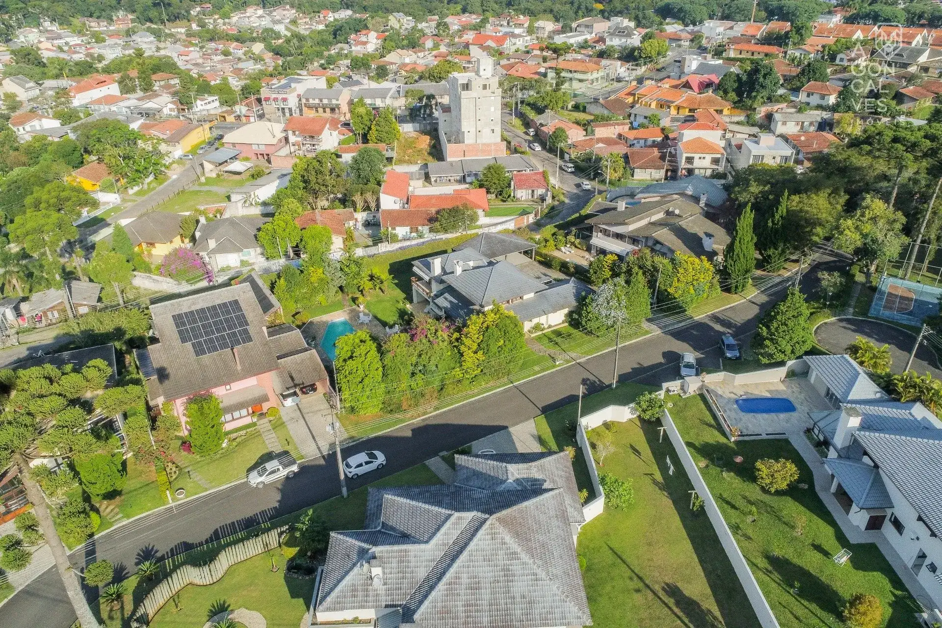Будинок на 4 спальні й 5 ванних, скляний балкон з грилем — photo 72