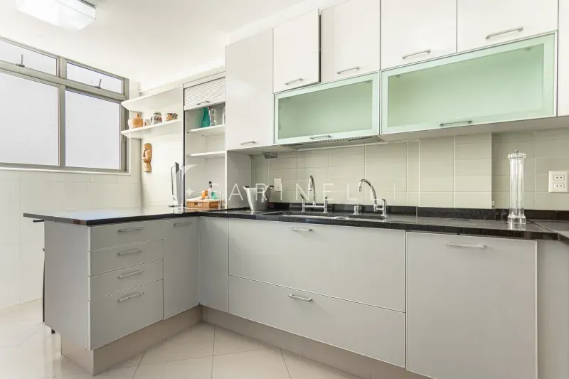 Apartamento de 4 quartos com janelas do chão ao teto — photo 24