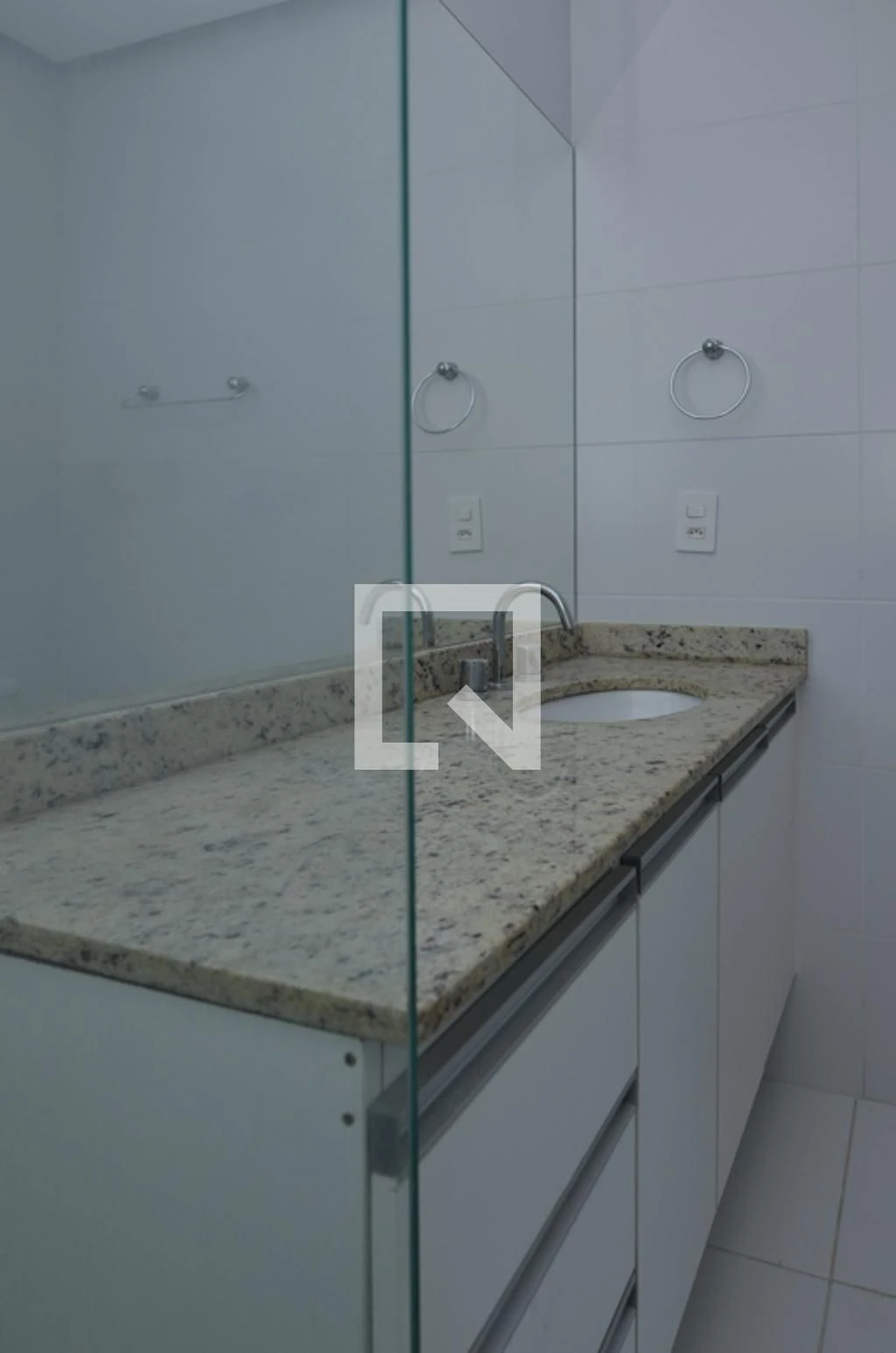 Furnished apartment, 90 m², with a grill on the balcony — photo 28