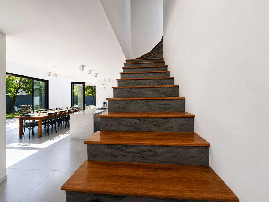 House with 6 bedrooms, 7 bathrooms, and 4 parking spots — photo 5