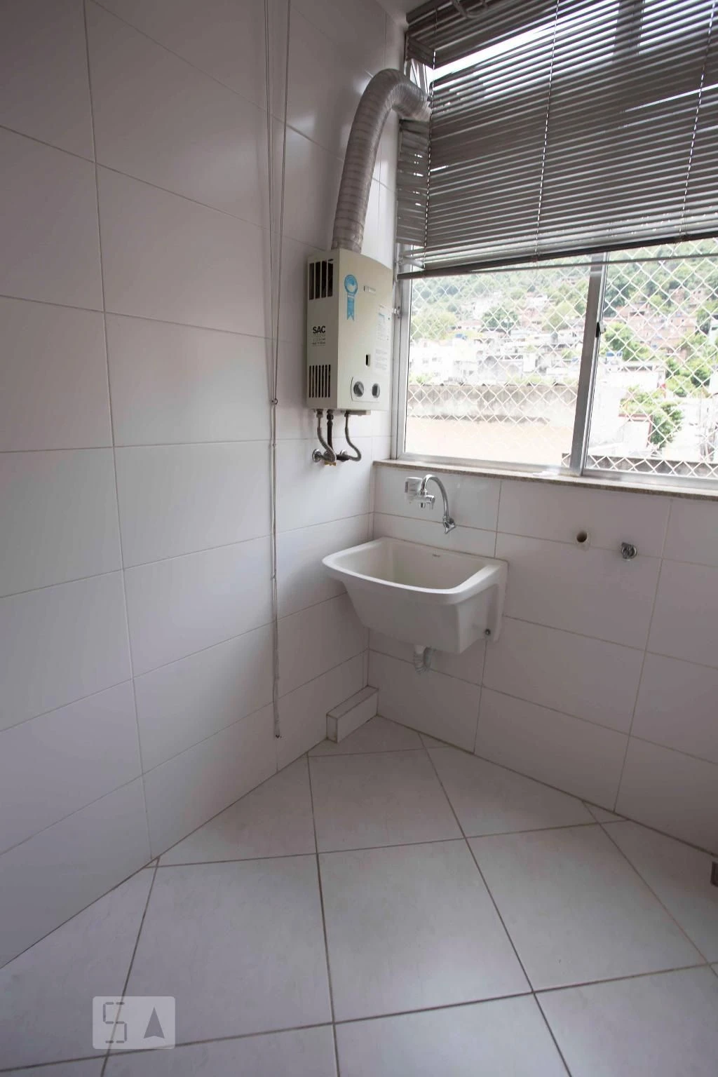 2-bedroom rental apartment with 1 bathroom and parking — photo 7