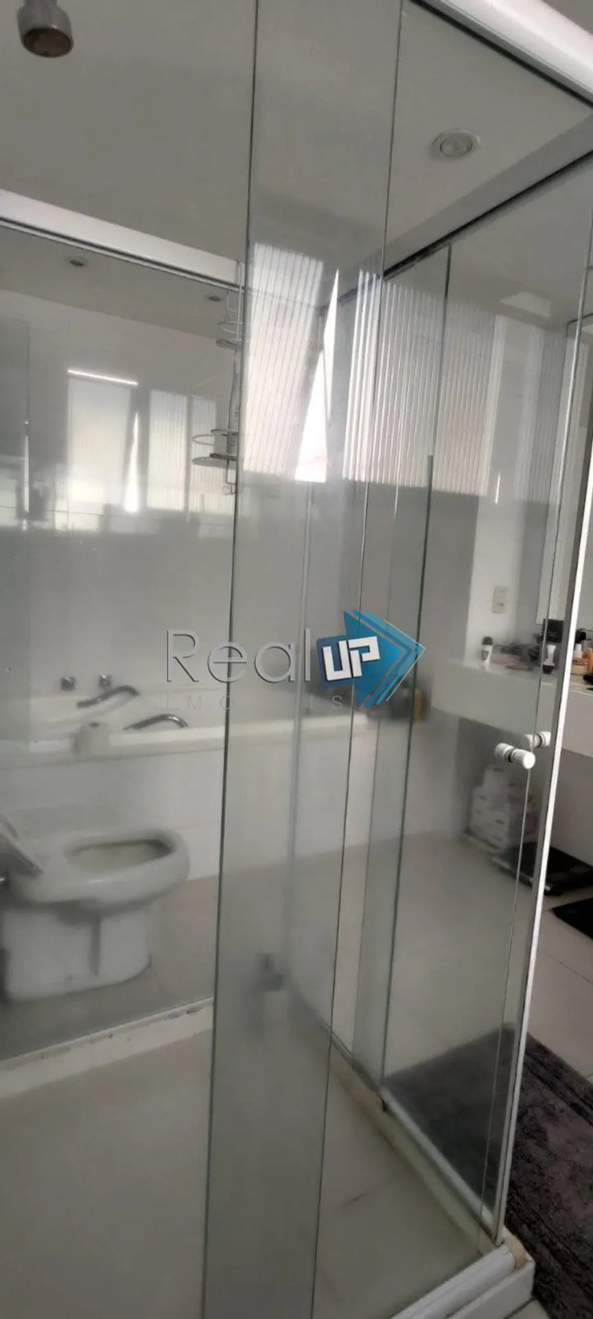 Unfurnished apartment with 3 bedrooms and a glazed balcony — photo 21