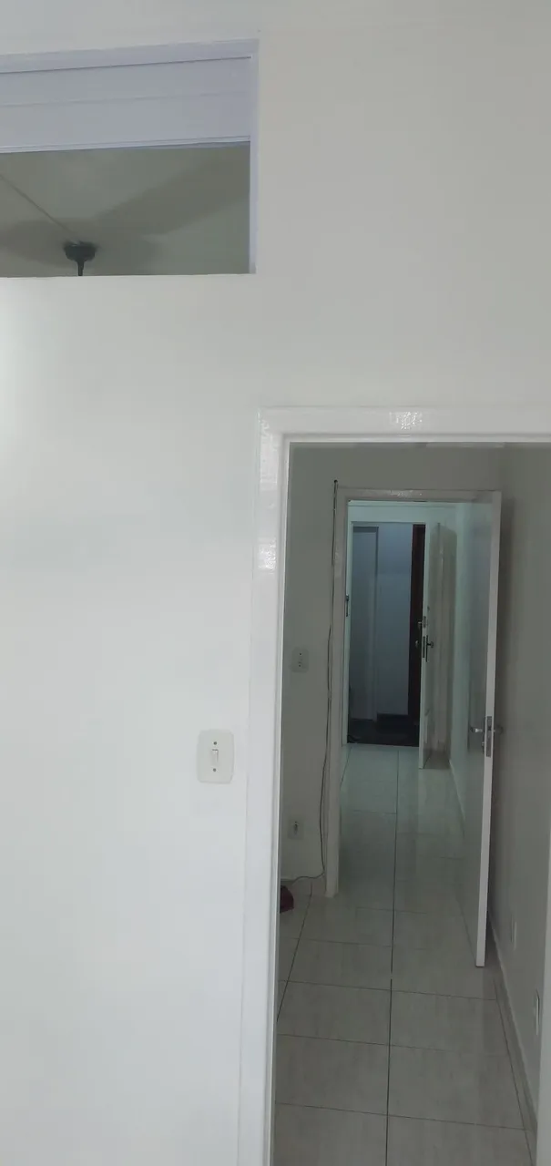 Unfurnished 1-bedroom apartment with elevator and glass shower — photo 11