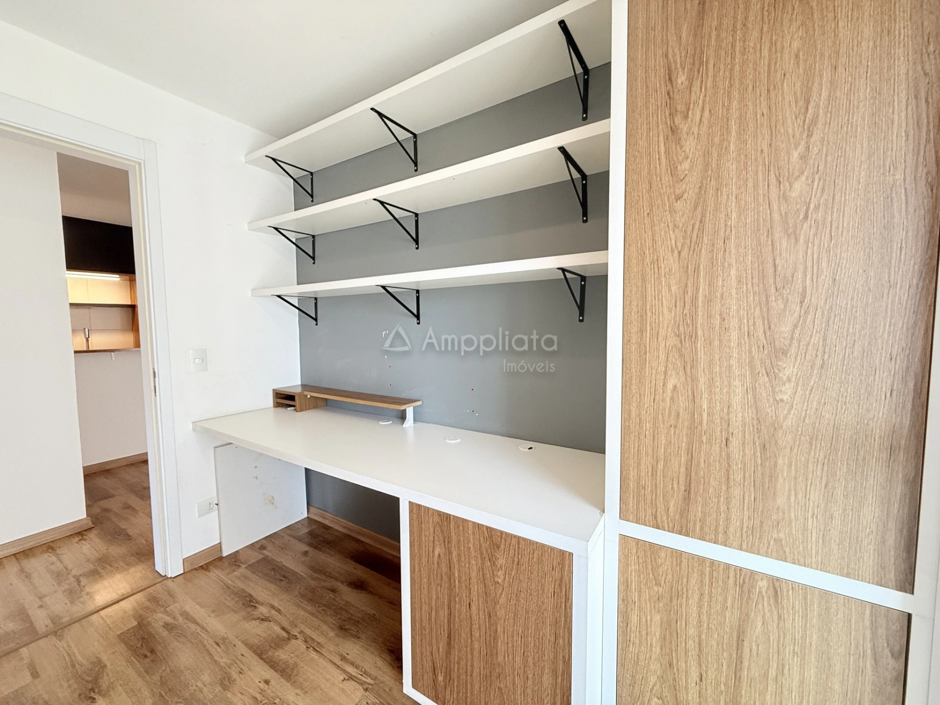 Glass-enclosed balcony in a 3-bedroom apartment, 78 m² — photo 11
