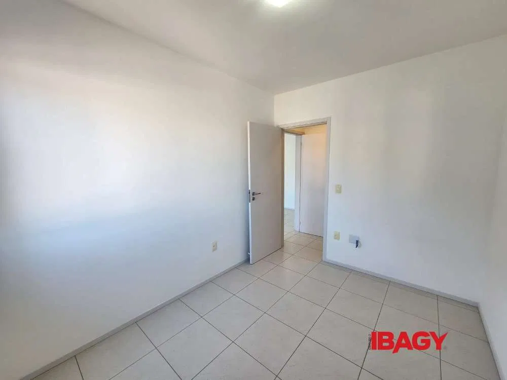 2-bedroom apartment in a building with a gym — photo 5