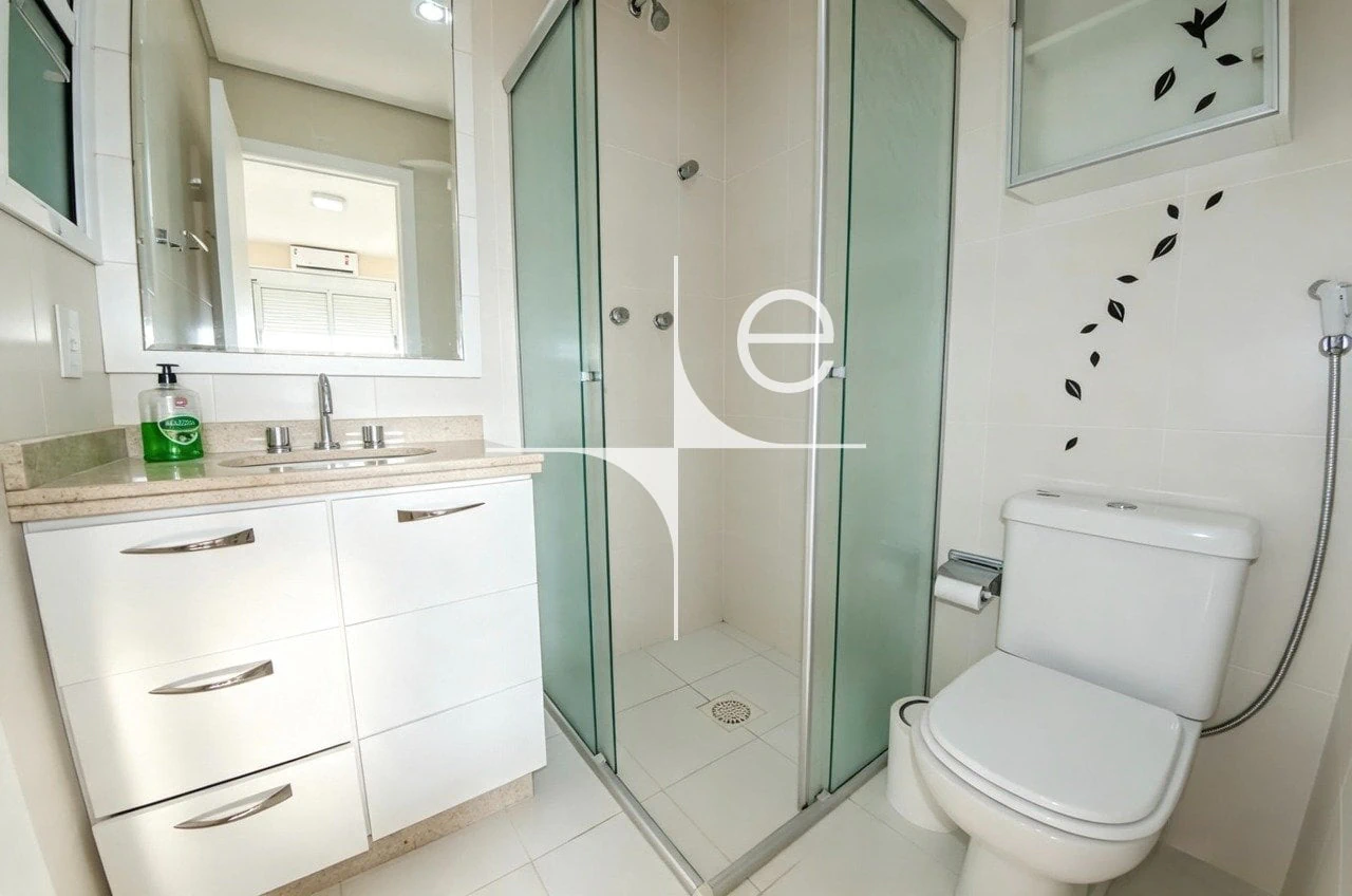 Furnished apartment, 85 m², with a glass-enclosed balcony — photo 18
