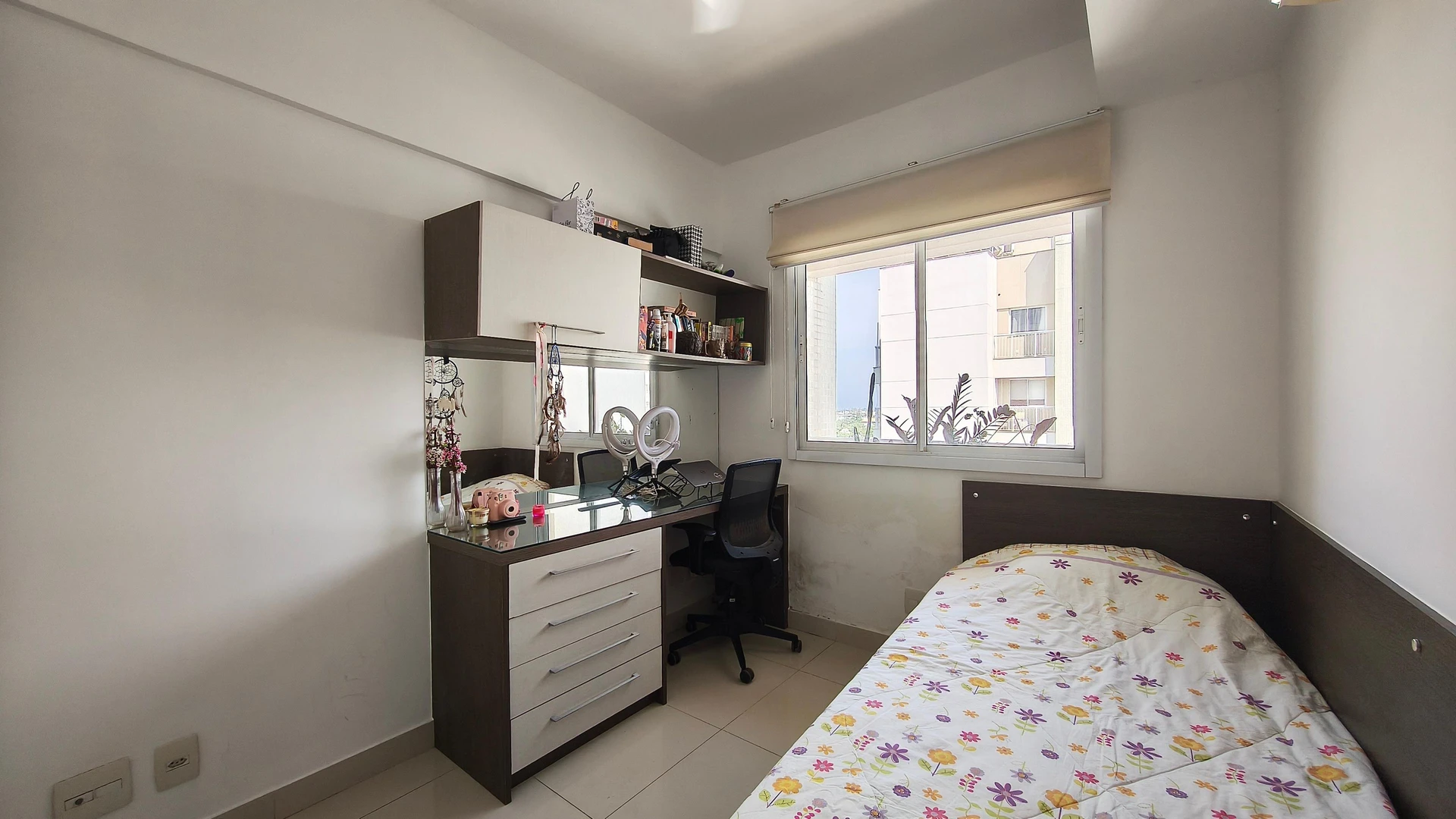 Glass-enclosed balcony in a 3-bedroom apartment, 85 m² — photo 11