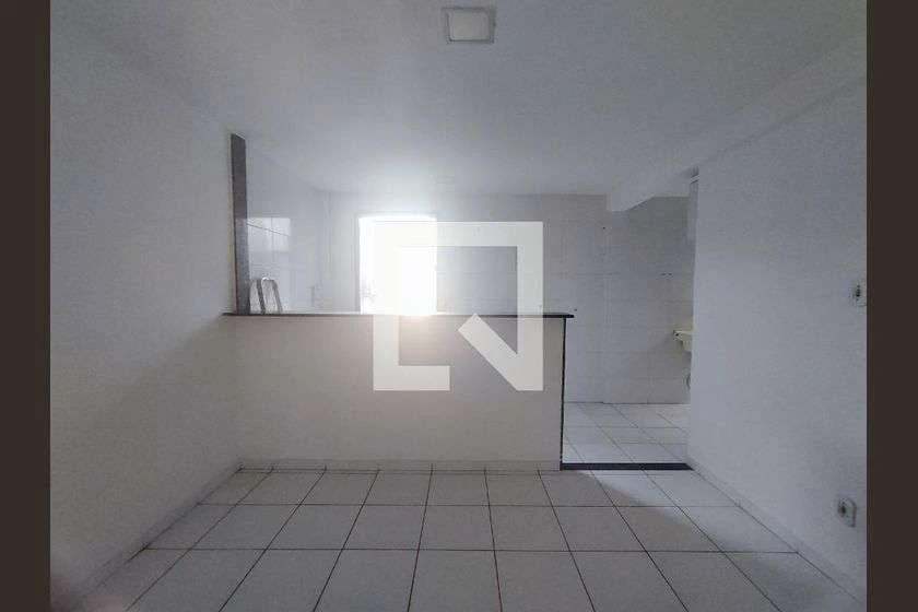 Apartamento de 1 dormitorio con balcón y cocina abierta — photo 13