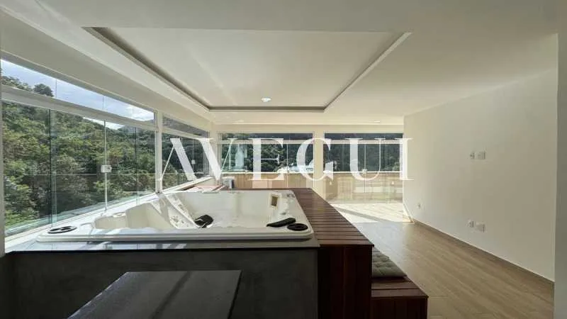 Penthouse with 4 bedrooms and open-plan gas kitchen — photo 19