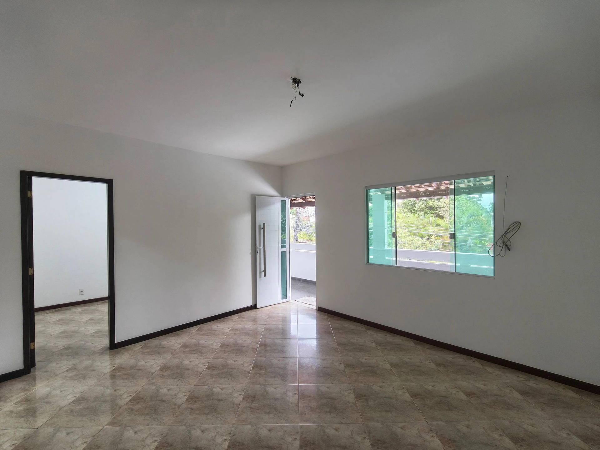 House with 3 bedrooms and an enclosed balcony — photo 5