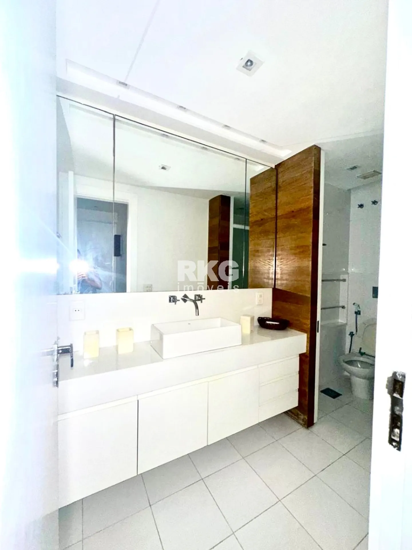 Apartamento mobiliado com 4 quartos e 4 banheiros — photo 22