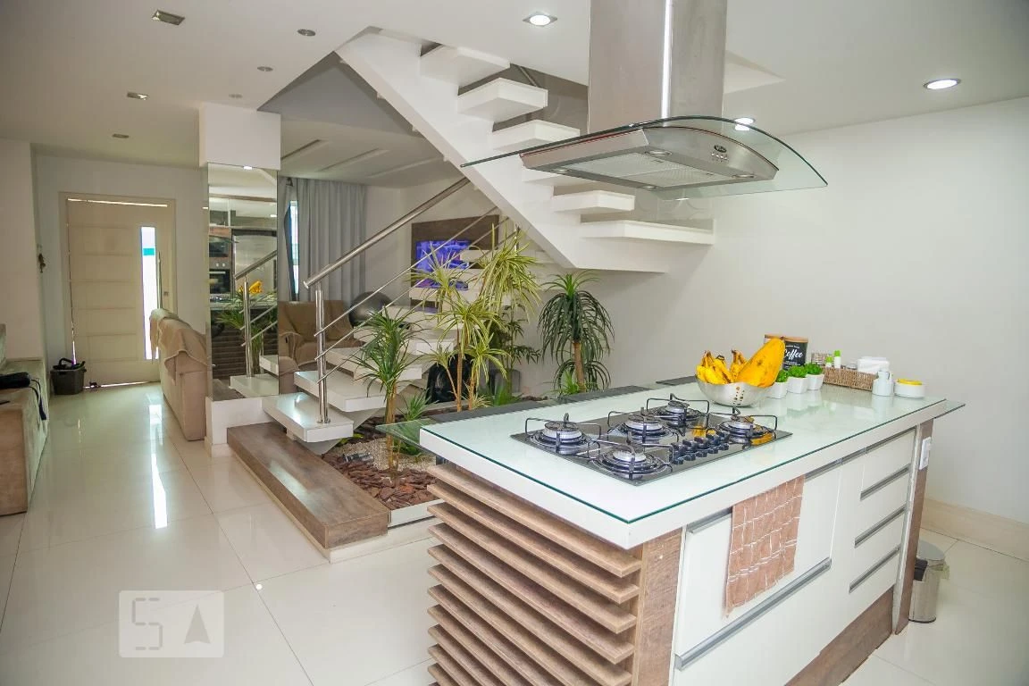 Власний басейн та 4 спальні: будинок 330 м² — photo 24
