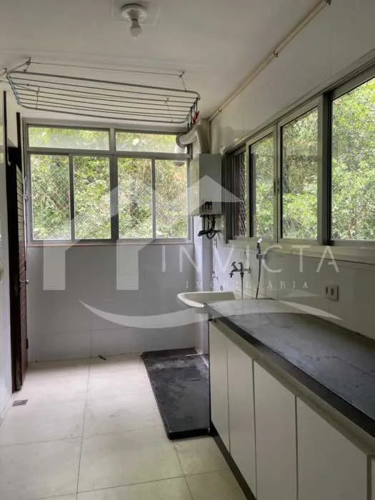 Residential apartment with 3 bedrooms and enclosed balcony — photo 22