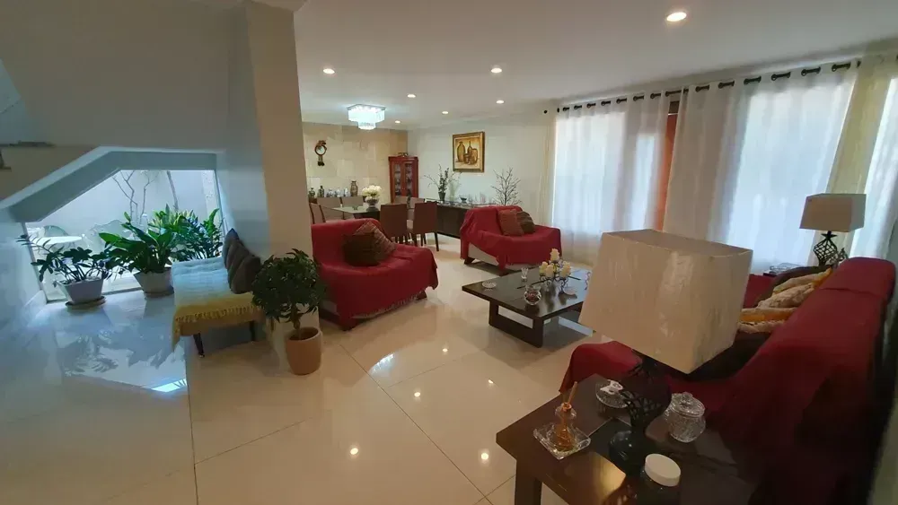 Casa de 650 m² com 6 suítes e 4 vagas
