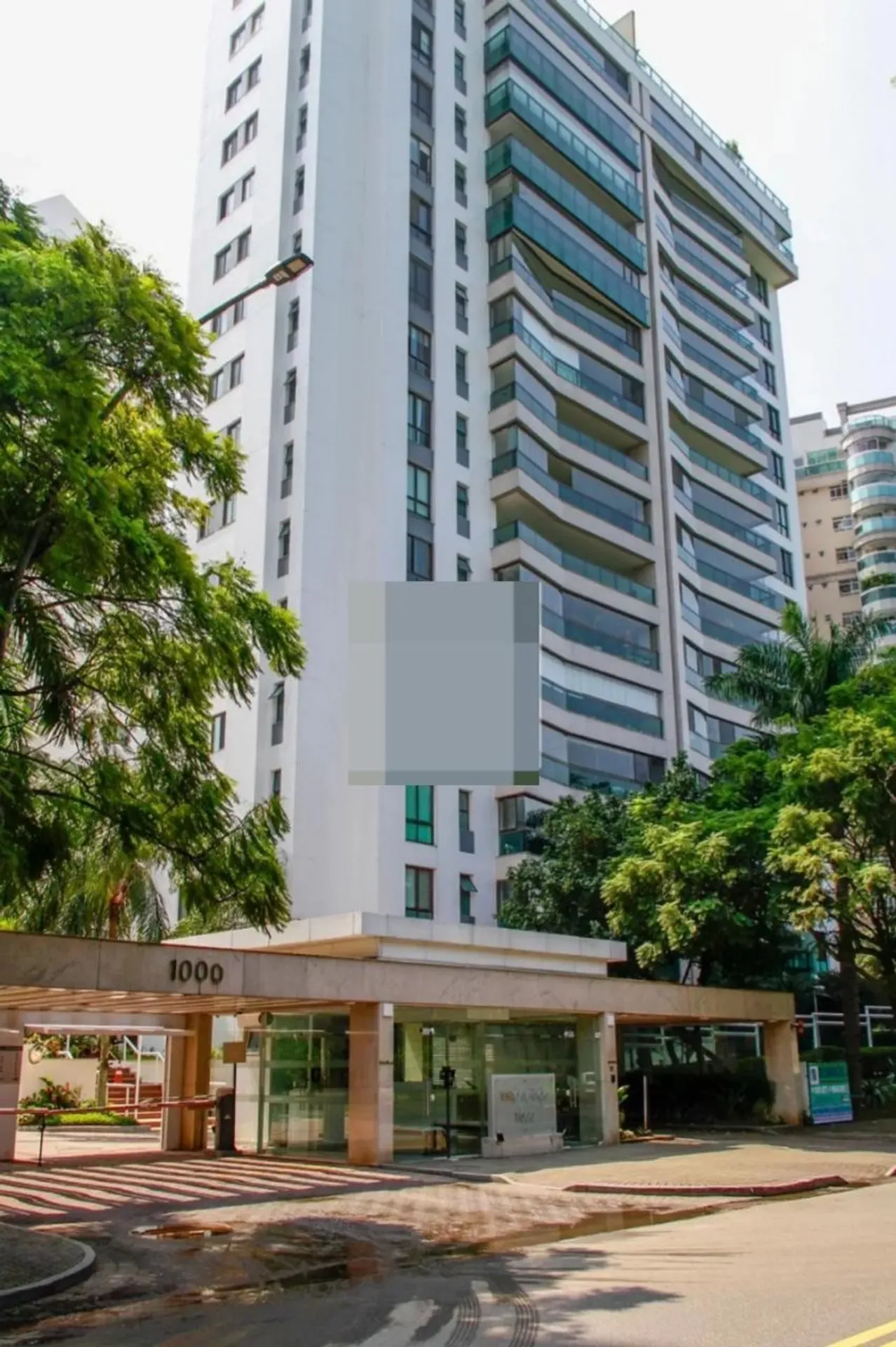 Furnished apartment with balcony, 4 bedrooms and 5 baths — photo 18