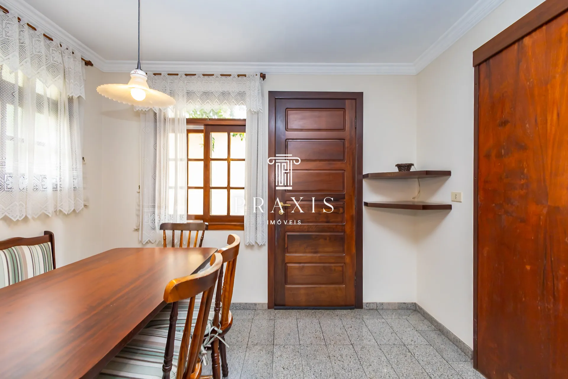 207 m² house with 5 bedrooms, 2 suites and 2 parking — photo 2